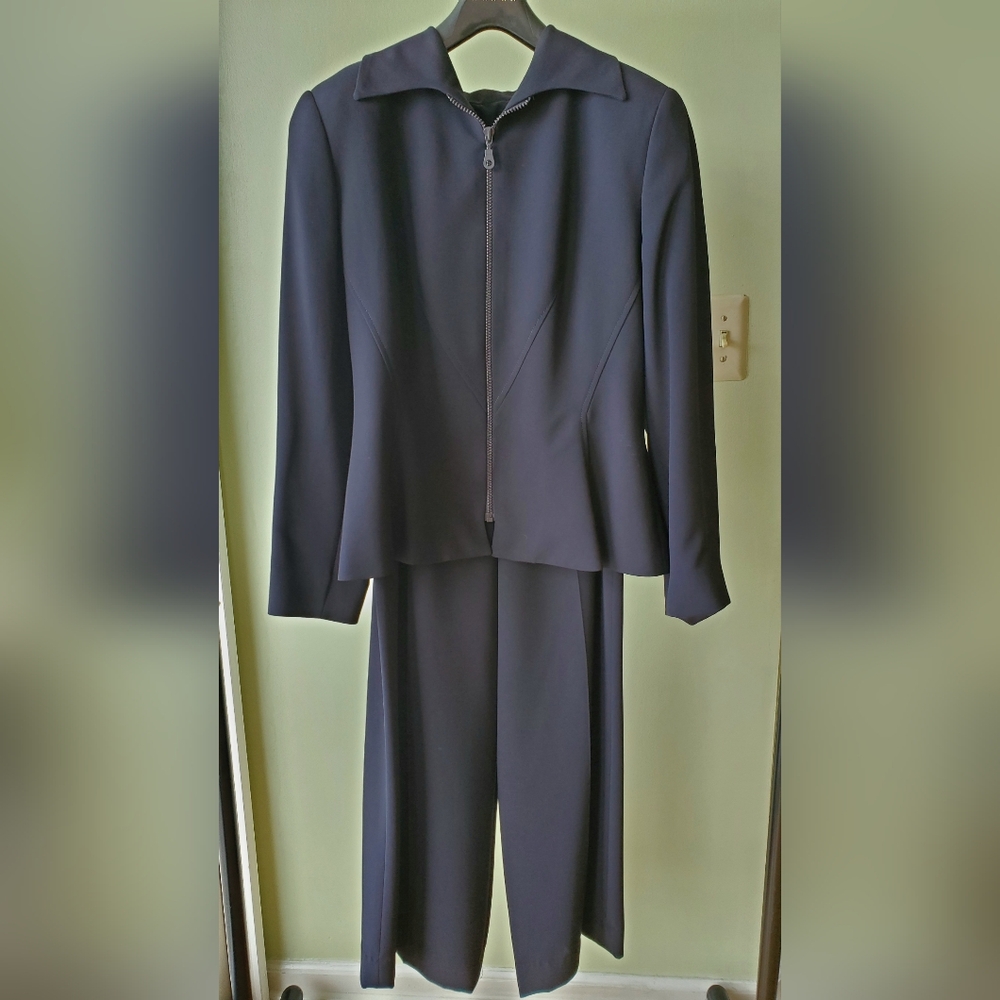 TAHARI Women's Suit Jacket & Pants